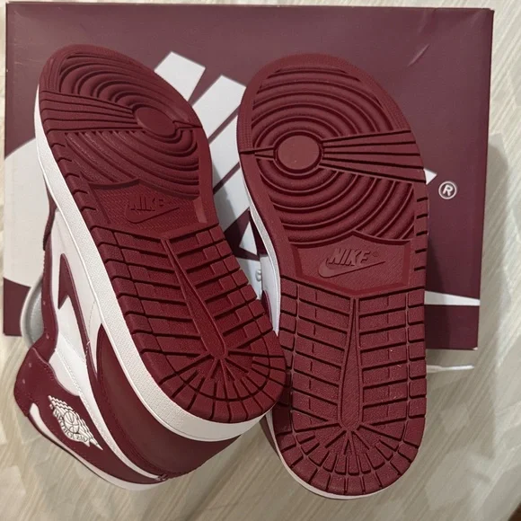 Air Jordan 1 Retro   HIGH OG - Picture 4 of 8